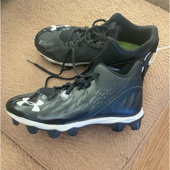 Under Armour Boys’ Size 6Y Baseball Cleats - Picture 2 of 4